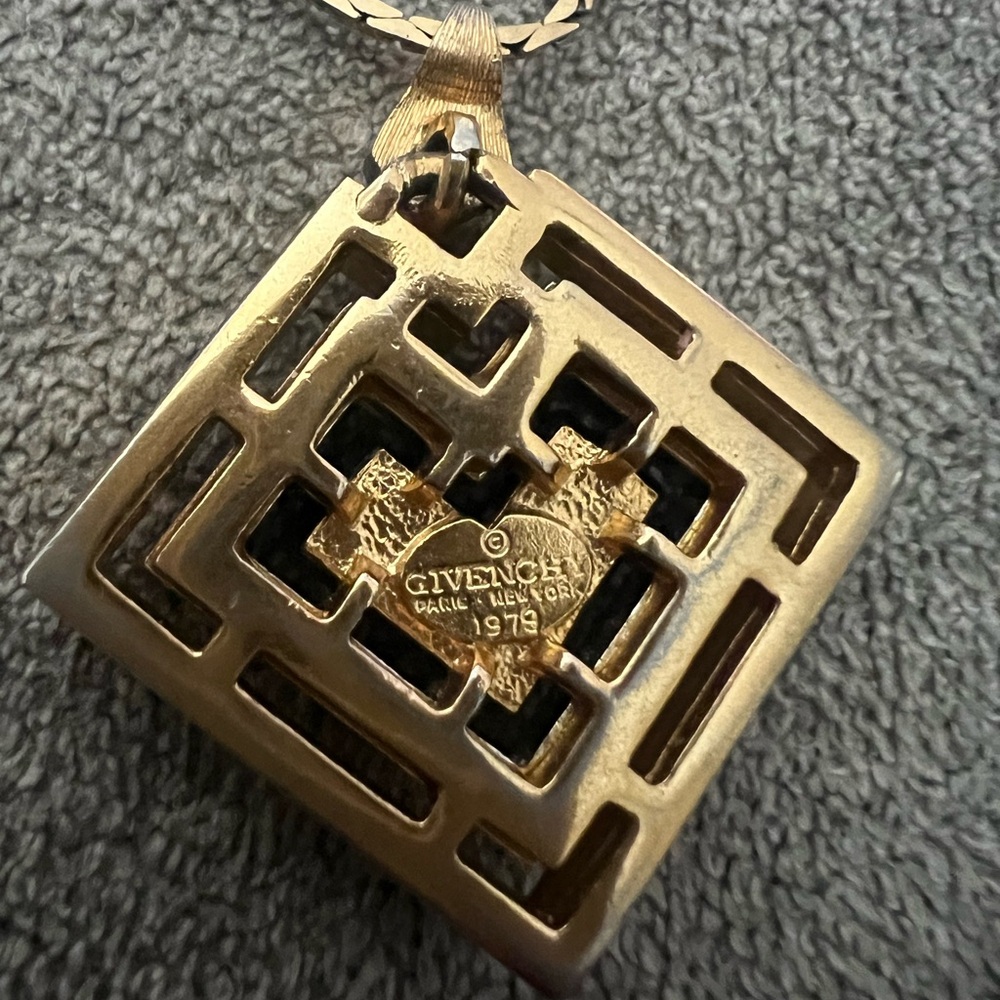 Givenchy Vintage Pendant Necklace - Picture 5 of 8